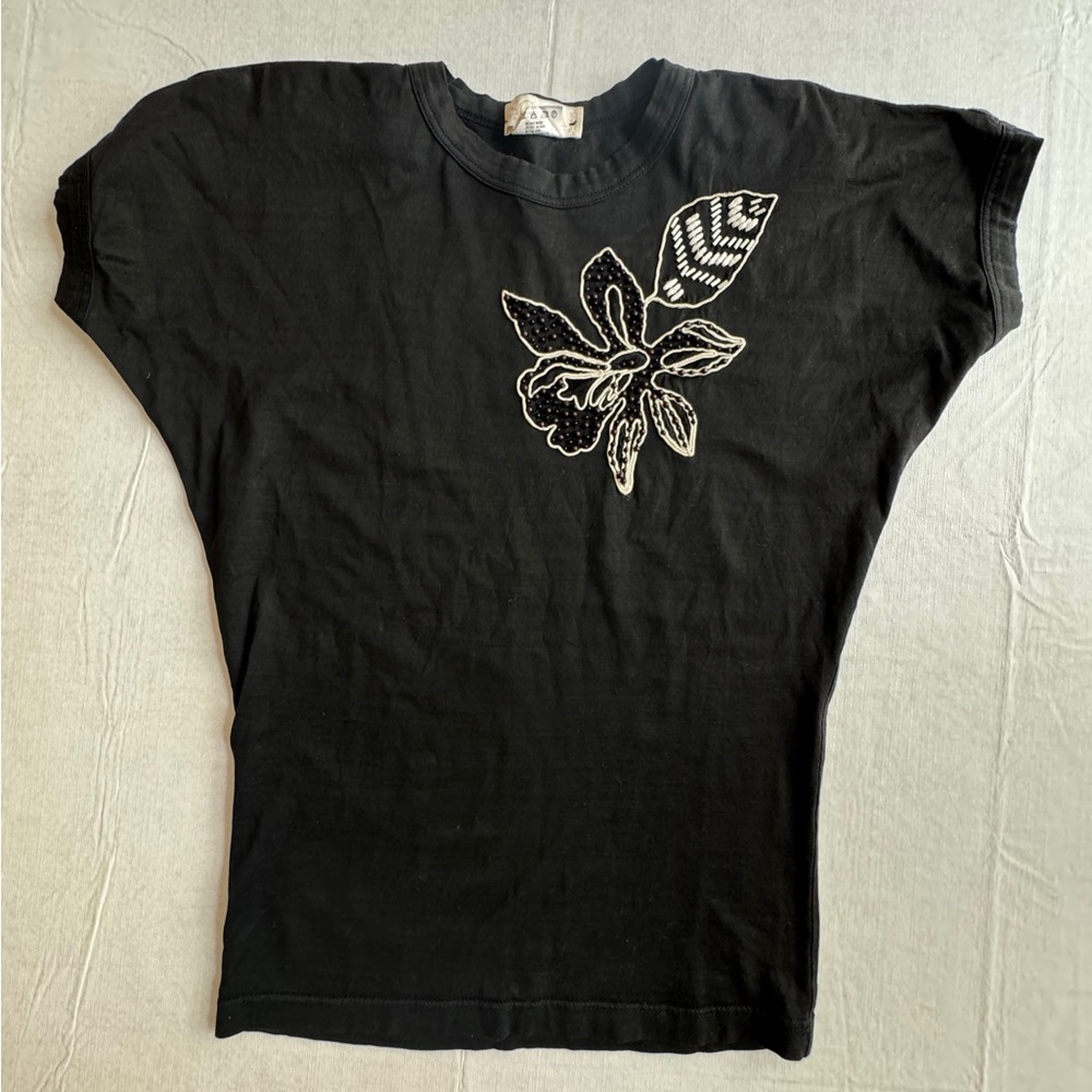 Escada Black Floral Embroidered
Short Sleeve T Shirt. Size 34